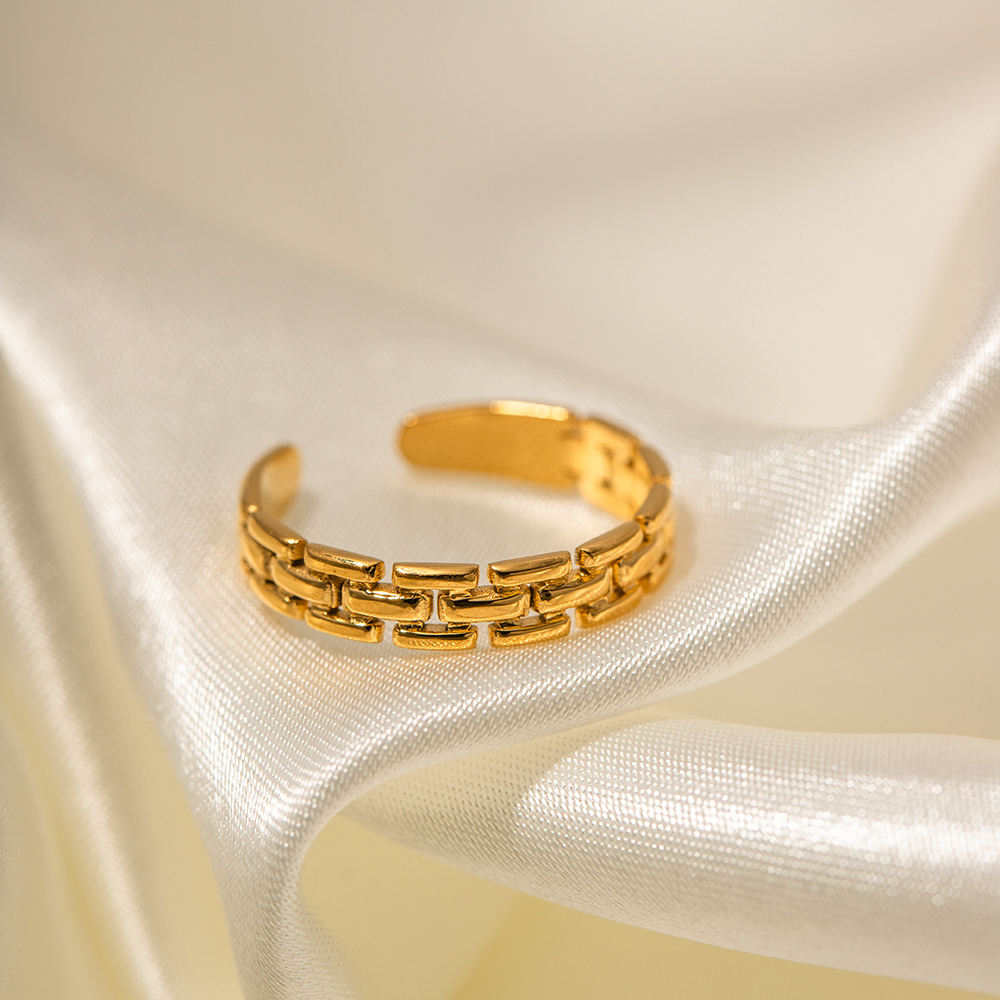 Link Luxe Ring