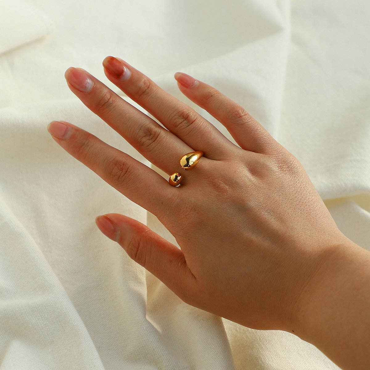 Sol Curve Ring