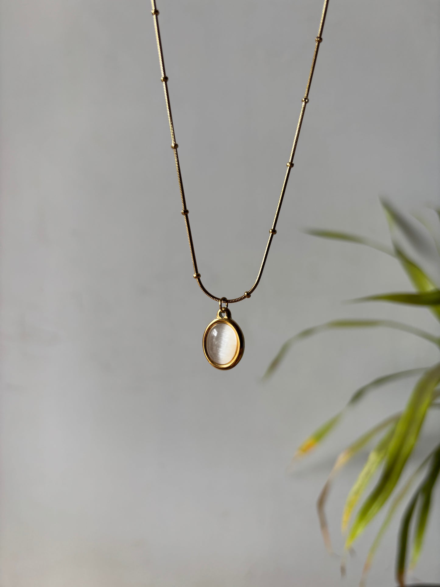Oval Stone Pendant Necklace