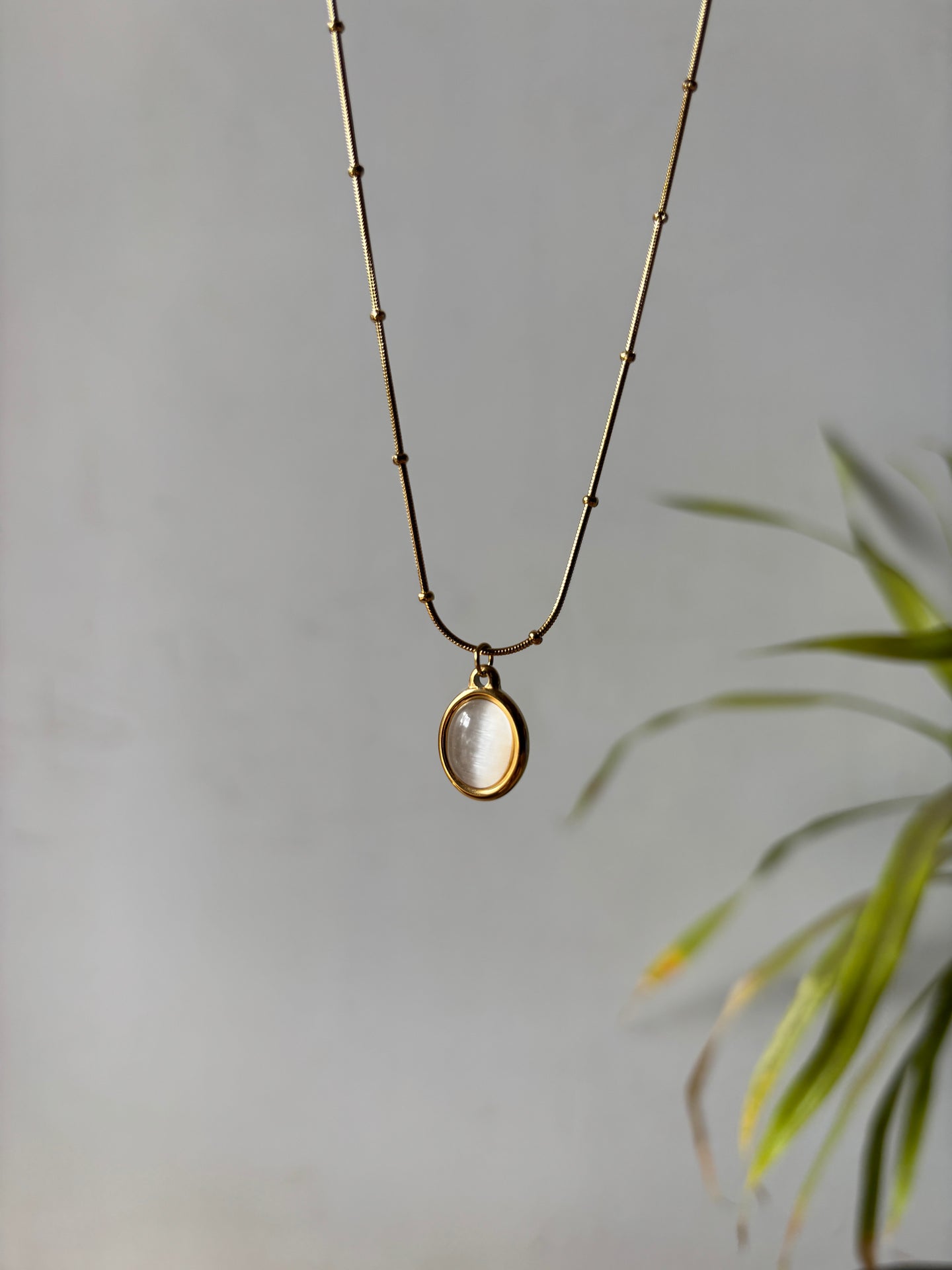 Oval Stone Pendant Necklace